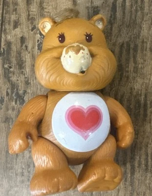 Osos Kenner Care de colección OSO CORAZÓN TENDER. PVC 3,5”, Posable Foto 1 de 3