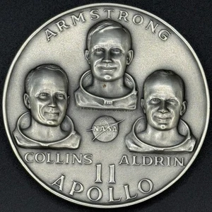 APOLLO 11 MEDALLIC ART CO HIGH RELIEF .999 FINE LARGE SILVER MEDAL 4.82 OZS - Picture 1 of 2