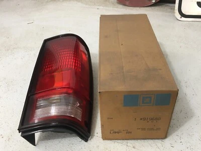 GM NOS 1982-94 Chevy S10 GMC S15 Jimmy Typhoon RH Rear Taillight 919680 - Image 1 of 4