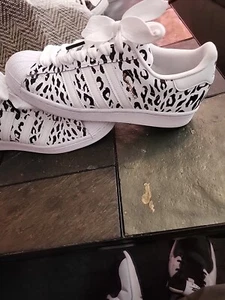 Adidas Superstar Womens 9 Sneakers Cheetah Print Fat Laces Shell Toe Barely Worn - Picture 1 of 9