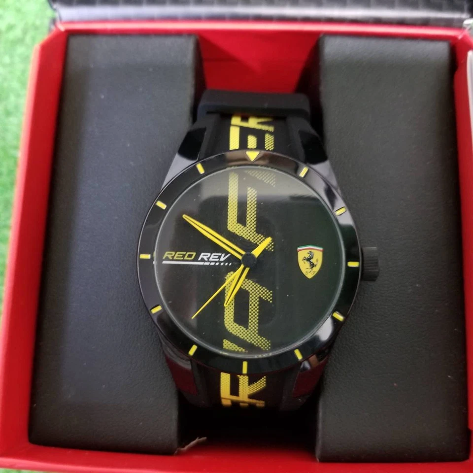 Reloj Pulsera Ferrari Hombre Analógico Cuarzo RojoRev Usado COMO NUEVO Foto 1 de 3