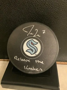 Disco de hockey Jordan Eberle autografiado Seattle Kraken con estuche #3550 - Imagen 1 de 6