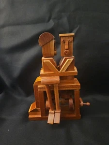 Timberkits Kissing Couple Made Of New Zealand Pine Wood (Moves When You Crank It - Picture 1 of 20