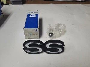 NOS GM 1969 Camaro SS Tailpanel Emblem 8701110 - Bild 1 von 4