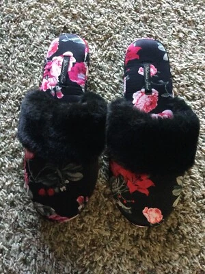 Zapatillas Victoria Secret Medianas Usadas en Excelente Condición Foto 1 de 4