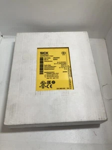 SICK UE48-20S2D2 RELÈ DI SICUREZZA 24VAC/DC 2,6W NUOVO CON SCATOLA - Foto 1 di 6