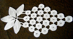 Antigua mesa de encaje irlandesa tapete h crochet encaje uva y hojas antiguo hermoso diseño - Imagen 1 de 5