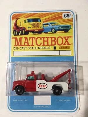 Vintage Lesney Matchbox 13 Custom Esso Wreck Truck In Blister Pack. - Image 1 of 4