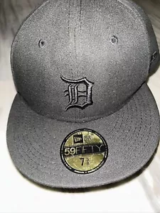 RARE Detroit Tigers New Era 59Fifty Black On Black Fitted Hat Cap Size 7 5/8 New - Picture 1 of 6