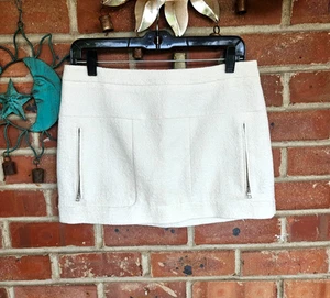 BCBG Micro Minirock Elfenbein Boucle Reißverschluss Taschen Größe 8 - Bild 1 von 3