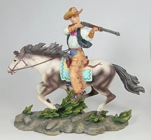 Cowboy Schütze Reiten Pferd, Western Dekor Resin Statue. 8,5” H X 10” L. - Bild 1 von 12