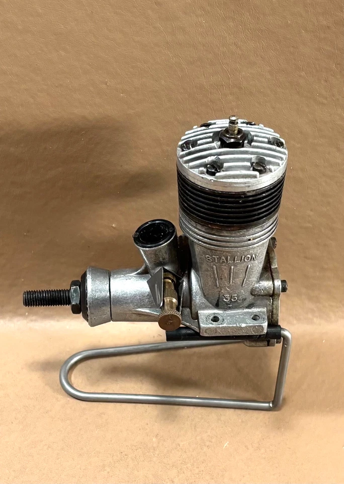 Excelente motor de avião modelo brilho linha de controle K&B Stallion .35 - Imagem 1 de 3