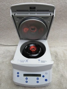 Eppendorf 5424 Benchtop Centrifuge w/FA-45-24-11 Rotor, 14680 RPM, 230V - Picture 1 of 4