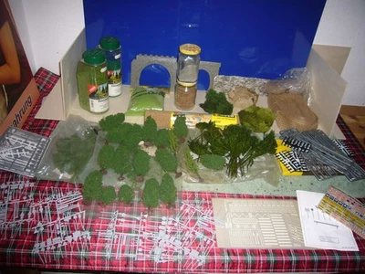 Modellbau Landschaftbau Reste  Streumaterial Bäume Verkersschilder Sonstiges - Bild 1 von 4