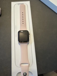 Apple Watch Series 6 40mm Goldton Rosé Aluminiumgehäuse - Bild 1 von 4