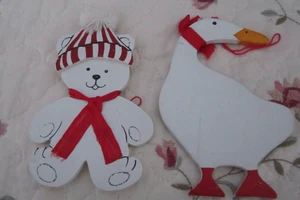 Weiße Ente und Bär Ornamente.   Holz.  Gebraucht. - Bild 1 von 3