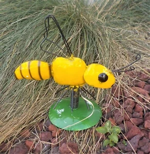 METAL ART BEE SCULPTURE 10" LONG ANIMAL FIGURE SPRING BASE HONEYBEE  - Picture 1 of 5