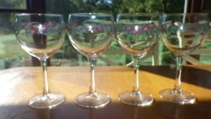 Holly Ribbon Christmas Wine glasses Balloon red wine glasses 4 11oz Festive stem - Picture 1 of 8