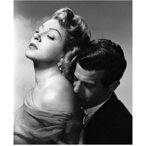 Lana Turner wird auf die Schulter geküsst und von Mann gehalten 8 x 10 Zoll Foto - Bild 1 von 1