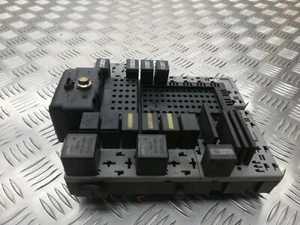T12 VOLVO RELAY FUSE BOX UNIT 9162316 2263681 2264419 - Picture 1 of 5