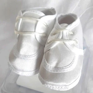 Wee Kids Baby Crib Shoes Crib Stage Newborn 0 to 3 Months White Chrisining NEW - Picture 1 of 9
