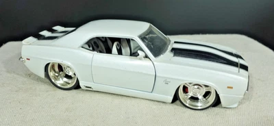 Jada Toys Big Time Muscle 1969 Chevy Camaro White 1/24 - Image 1 of 4