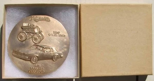 NOS OLDSMOBILE GOLDENE BRONZE GEDENK BRIEFBESCHWERER L@@K #BB293 - Bild 1 von 7