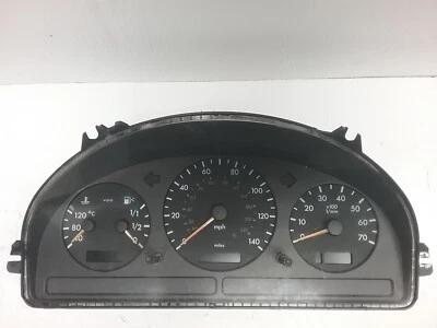 2000-2001 Mercedes Benz ML320 velocímetro cluster A 163 540 28 11 (196K milhas) - Imagem 1 de 4