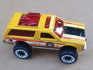 Hot Wheels 2016 CHEVY BLAZER 4X4 213/250 Soccorso LOOSE Giallo - Foto 1 di 1