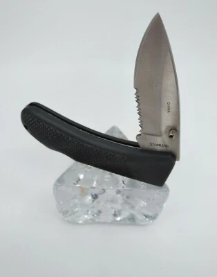 Navaja de bolsillo plegable de una sola hoja con mango texturizado sin marca de fabricante  Foto 1 de 4