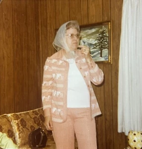 Foto instantánea vintage anciana abuela abuela años 70 - Imagen 1 de 2