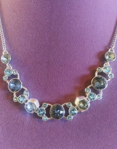 GIVENCHY ?NWOT $78 ELEGANTE GIVECHY Collana Silvertone 2 Toni Cristallo Pietre Blu 16 19