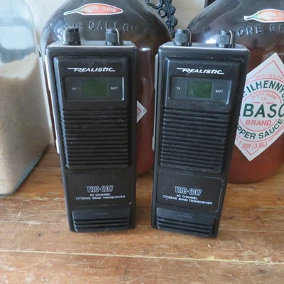 Set 2 (1 pair) Vintage Realistic TRC-207 40-Channel CB Walkie-Talkies 21-1645 - Image 1 of 4