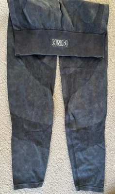 VS VICTORIAS SECRET 粉色 无缝训练裤 紧身腿针织衫 尺寸 M — 第 1/4 张图片