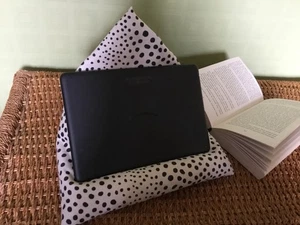 Mittleres Kissen für iPad Buchauflage Kindle Phone - Bild 1 von 6