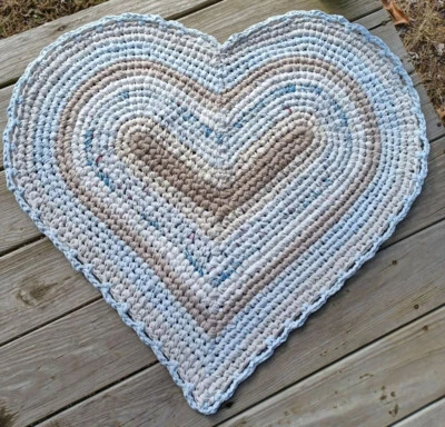 Tapete de pano Valentine Love lavável à mão 31" por 26" bege branco azul pálido - Imagem 1 de 3