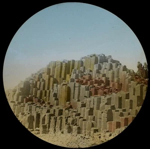 Magic Lantern Slide THE HONEYCOMB THE GIANTS CAUSEWAY C1887 EARLY PHOTO IRELAND - Picture 1 of 3