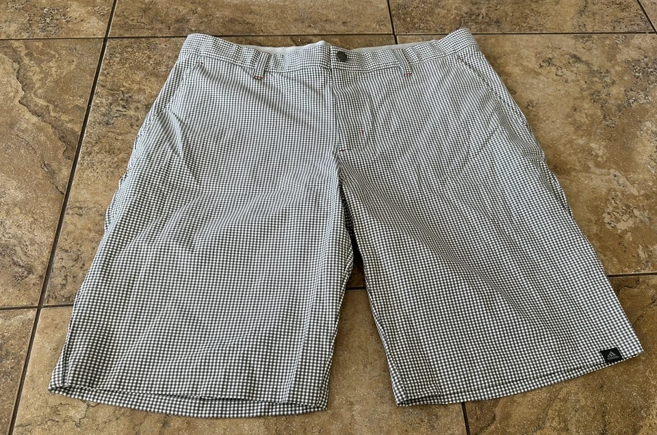 ADIDAS Light Weight  Stretch Performance multicolors Golf Shorts Sz 36 Fit 37X10 - Image 1 of 4