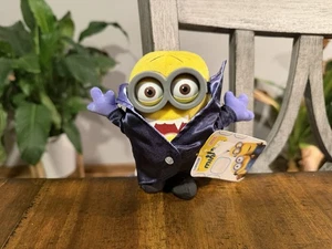 Despicable Me Film GONE BATTY MINION AS DRACULA 5 Zoll Plüschtier Neu mit Etikett - Bild 1 von 2