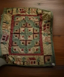Vintage Handarbeit Patchwork Quilt Blockhaus mehrfarbig weiß Rückseite sehr guter Zustand  - Bild 1 von 10