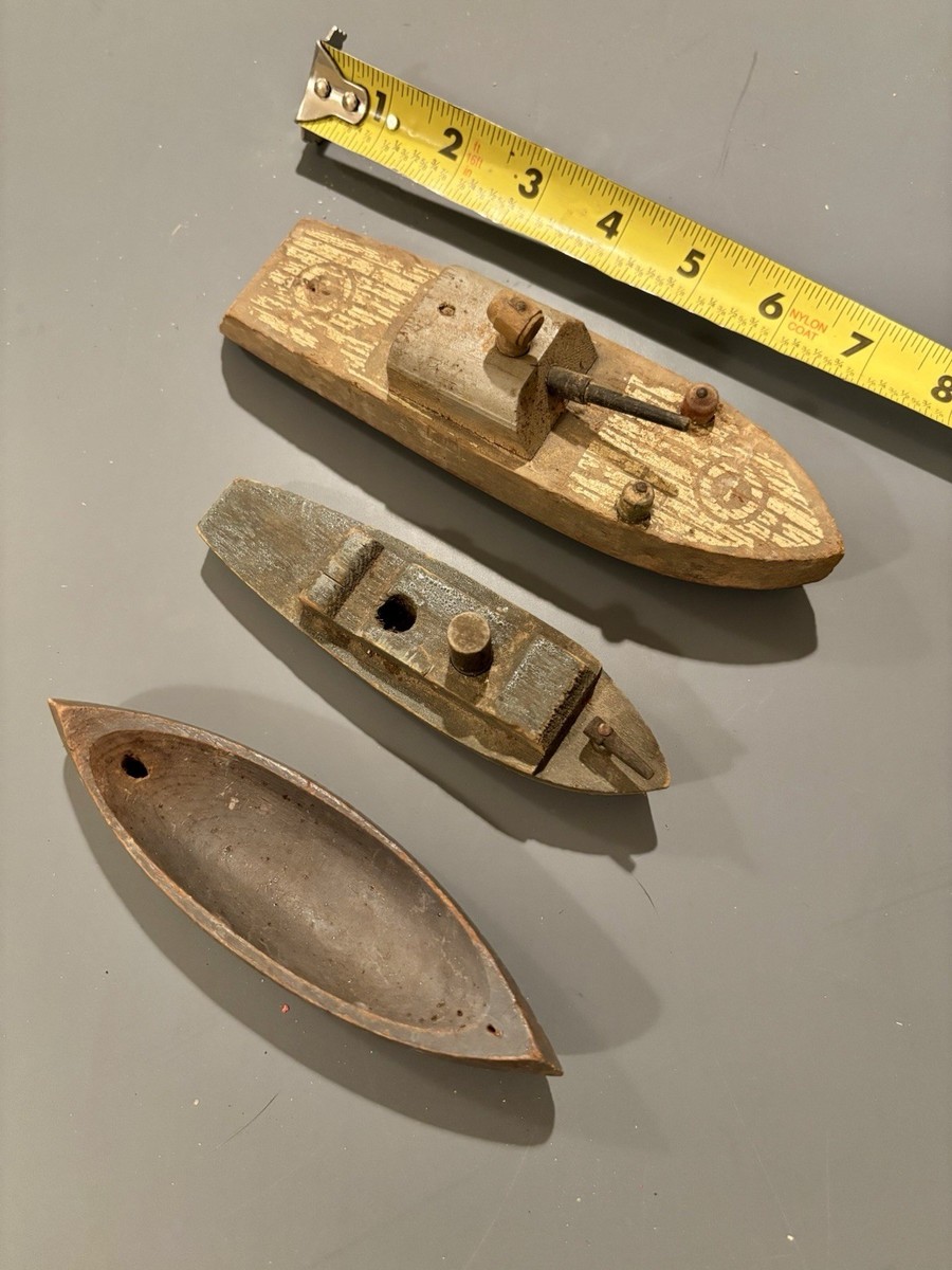 Barco De Policía LENA BOAZZ De 36 Cm – Cabina Abatible, 2 Asientos Y Figura Incluida, Apto Para Interior Y Exterior, Para Niños De 2+ Años, Fabricado En Europa