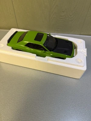 Dodge Challenger SRT Hellcat modelo de resina verde 1:18 GT Spirit Foto 1 de 4