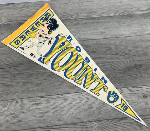 Vintage 1992 BREWERS Robin Yount Felt 30” Pennant Milwaukee Cover