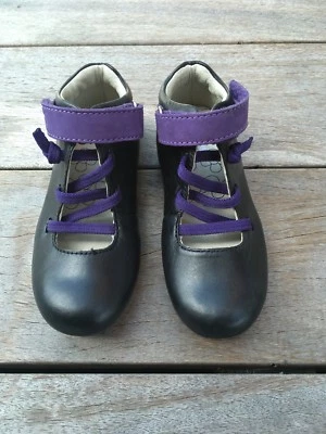 zapatos umi, negro con morado, nuevos sin etiquetas, talla 8,5  Foto 1 de 4