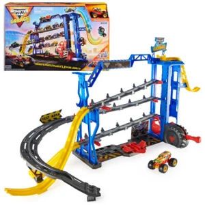Juego de garaje Monster Jam con excavadora de tumbas 1:64 - Imagen 1 de 8