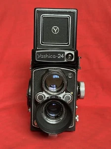 Yashica-24 120 & 220 6x6 pellicola fotocamera TLR Yashinon 80 mm F/3,5 (funzionante) - Foto 1 di 14