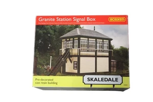 Hornby R9838 Granite Station Signal Box - Picture 1 of 8