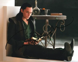 TOM HIDDLESTON signed Autogramm 20x25cm AVENGERS in Person autograph ACOA - Picture 1 of 1