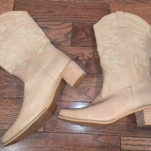 IUV Women’s Western Cowboy Boots Pointed Toe Apricot Sz 9 - Picture 1 of 9