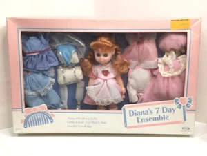 Cititoy Diana’s 1989 7 días conjunto muñeca 8” pelo rojo vinilo muñeca con trajes nuevo en caja - Imagen 1 de 4